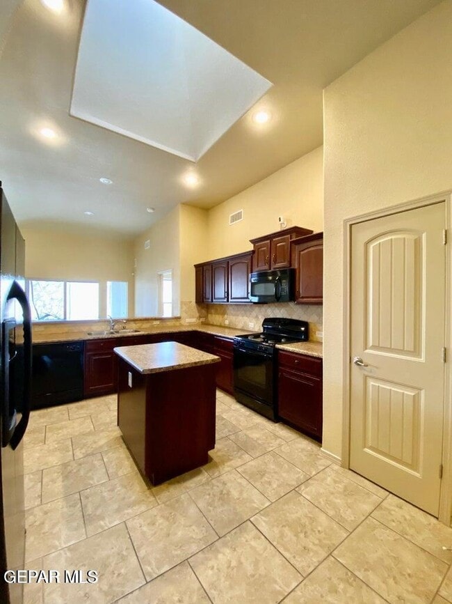 Building Photo - 14277 Desert Sky Dr