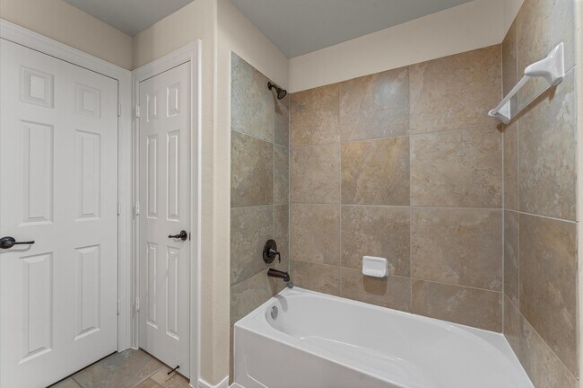 Building Photo - 7 N Beech Springs Cir