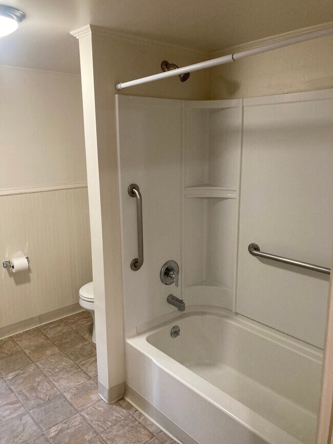 Building Photo - 1167 Main St