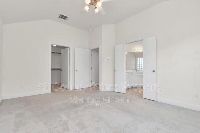 Building Photo - 3627 Main Plaza Dr
