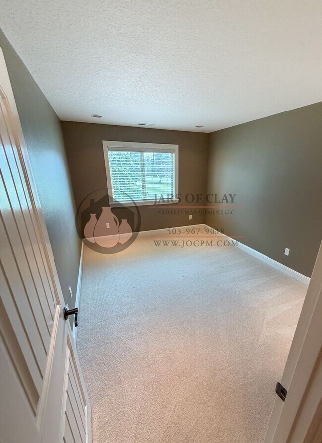 Building Photo - Luxurious Woodburn Residence | Main-Floor Primary Suite & Butler's Pantry