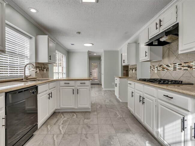 Building Photo - 22 Windledge Pl