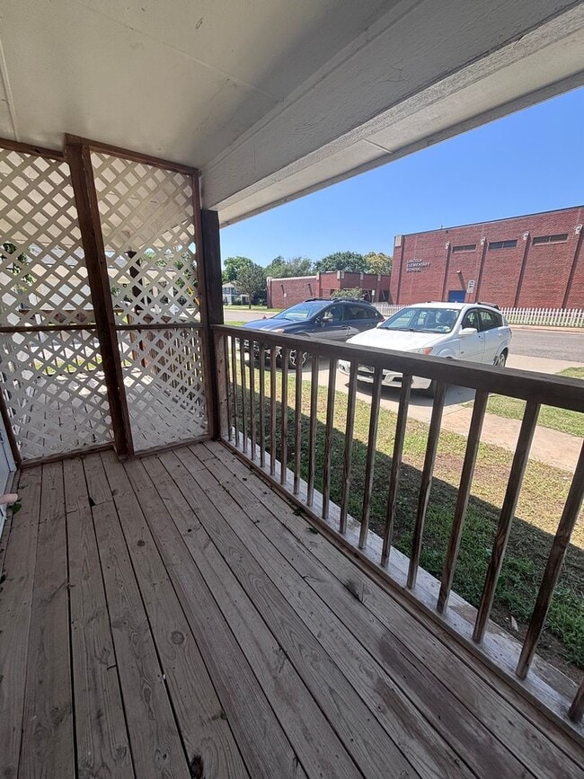 Building Photo - Ferrill St Triplex