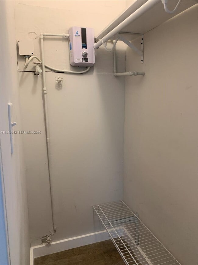 Building Photo - 821 SW 29th Ct