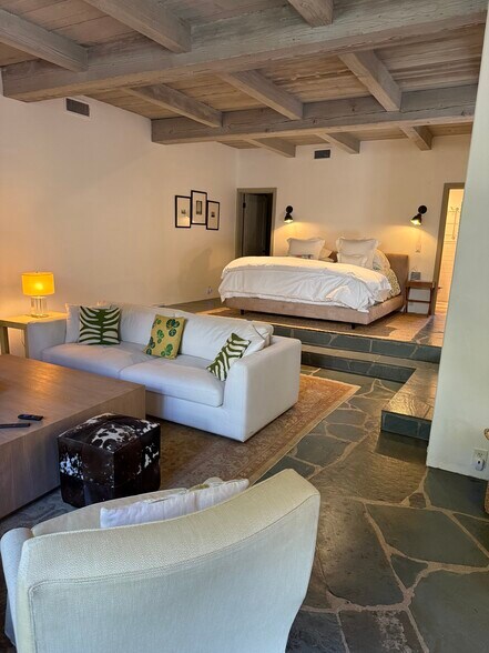 living room/bedroom - 1741 Coldwater Canyon Dr