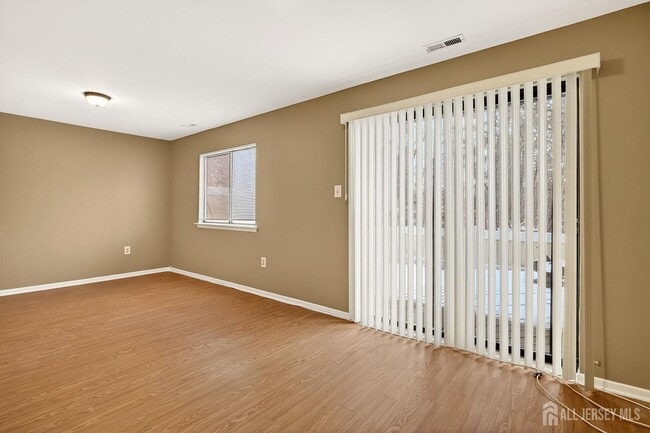 Building Photo - 70 Hampshire Dr