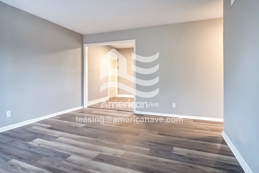 Building Photo - 5215 N Johnstown Ave