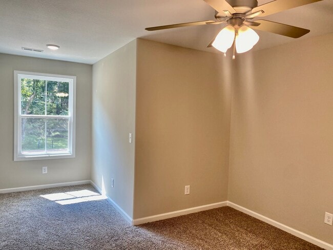 Building Photo - 943 Center Rd