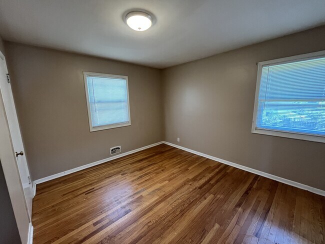 Building Photo - 5363 N 47th Ave