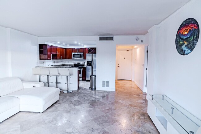 Building Photo - 2900 NE 30th St