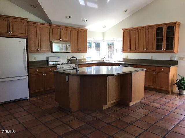 Building Photo - 157 N Linden Dr