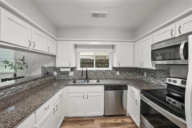 Building Photo - 17734 Seven Pines Dr
