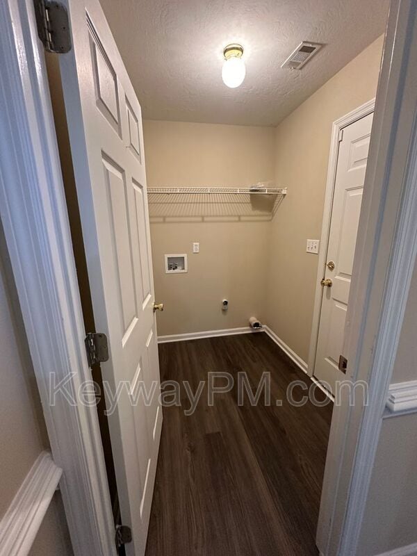 Building Photo - 221 Taylor Cir