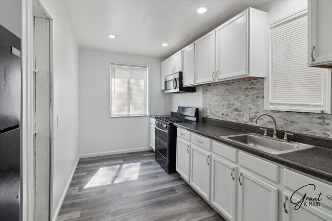Building Photo - #1300 3 bedrooms