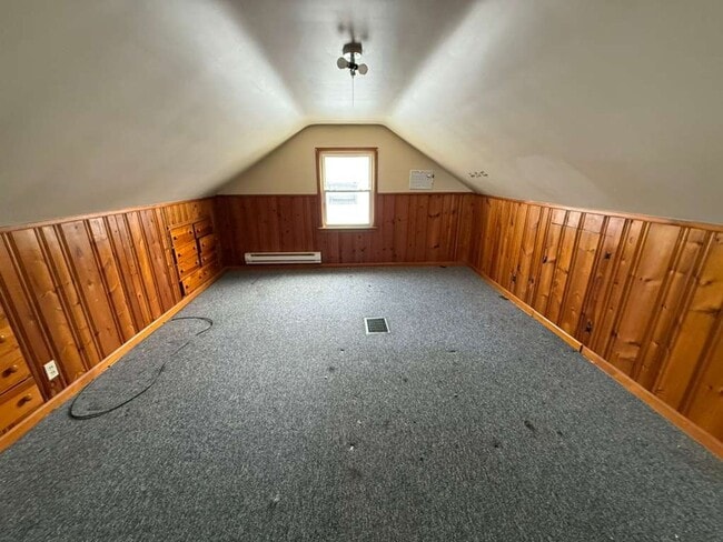 Building Photo - 3-BED, 1 BATH BEAUTIFUL SINGLE- FAMILY HOME IN MAPLE HEIGHTS!