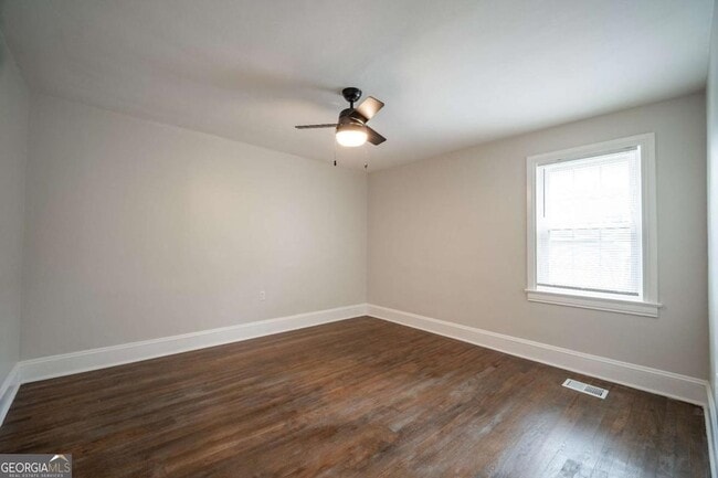 Building Photo - 2137 Delowe Dr