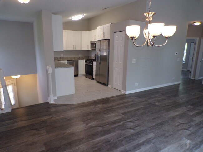 Building Photo - 1053 Woodhill Ct