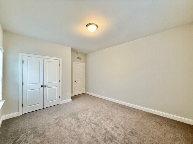 Building Photo - Gorgeous 5BD, 3BA Raleigh Home with Tons of Modern Upgrades in an HOA Community with Premier Amen...