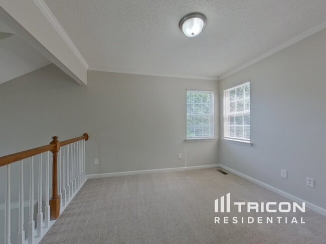 Building Photo - 149 Lantana Dr