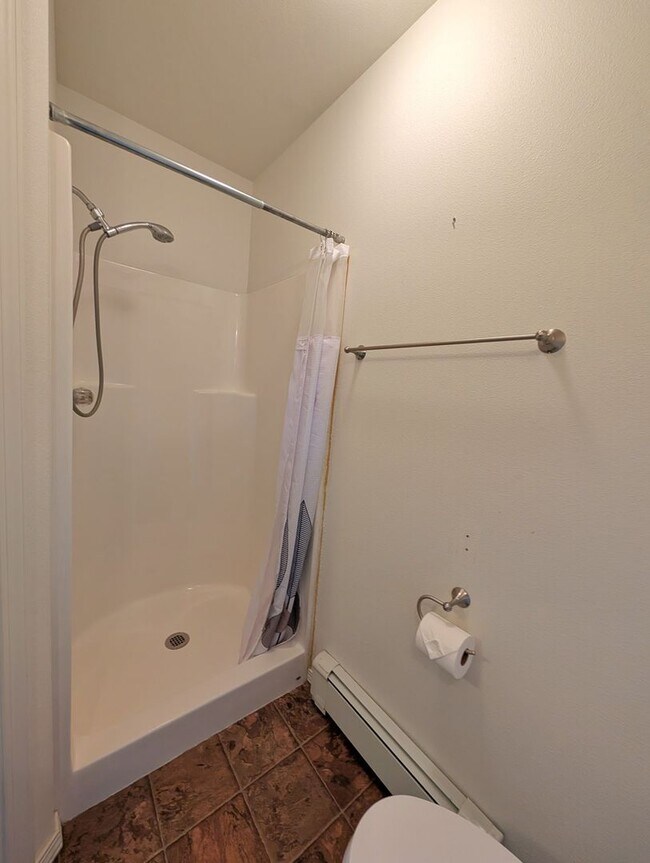 Building Photo - Unfurnished, 3Bd/2.5Ba Townhome, Long Term...