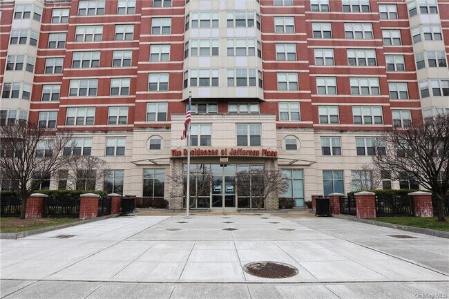 Primary Photo - 300 Mamaroneck Ave