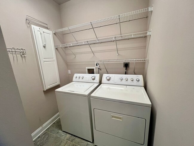 Building Photo - 2 Bedroom Townhouse in Campbell County