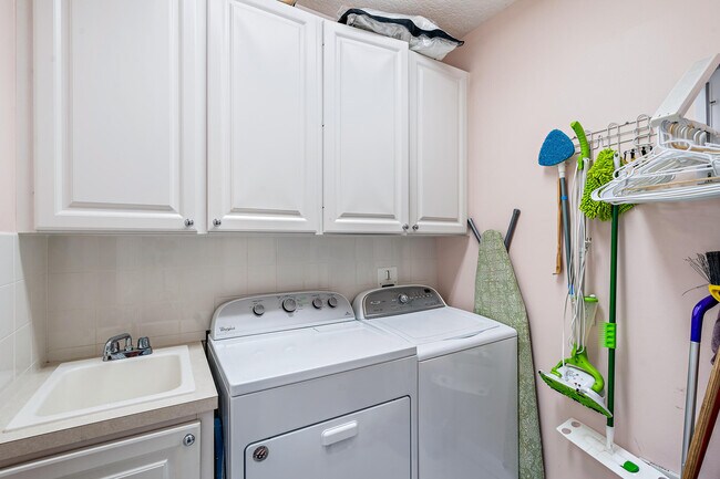 Building Photo - 116 Caravelle Dr