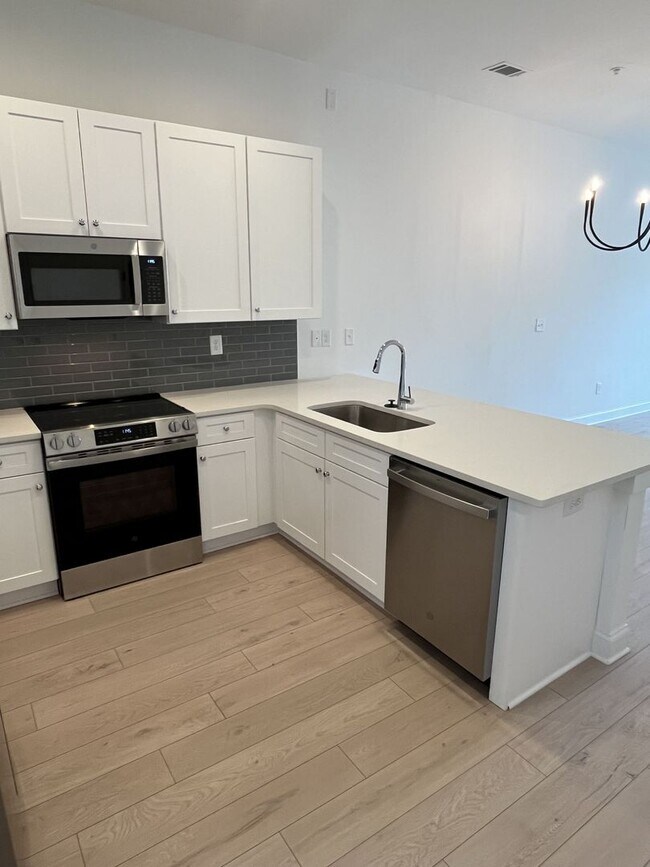 Building Photo - Brand New 2 Bed Condo in Cornelius