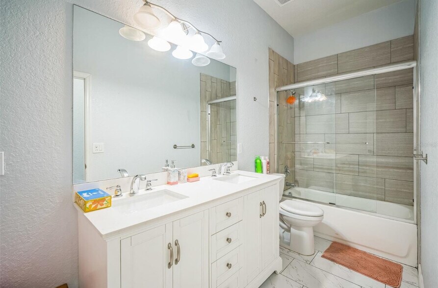 Building Photo - 10517 Camelia Dr