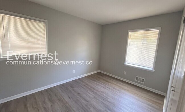 Building Photo - 1935 Lathrop St SE