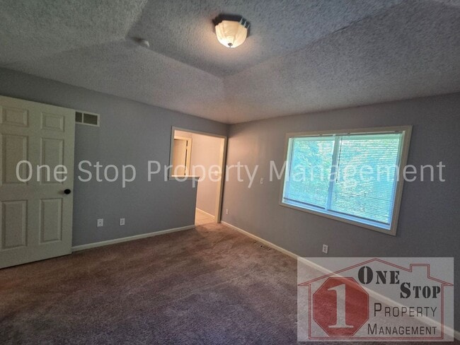Building Photo - 4 Bedroom, 2.5 Bathroom Home in North Kansas City, Missouri