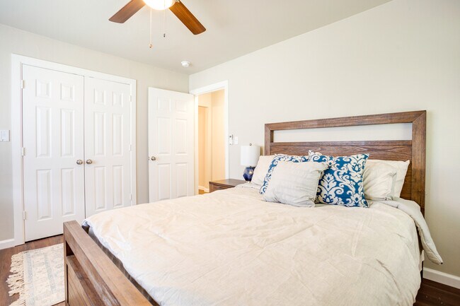 Building Photo - 104 W Reno Rd