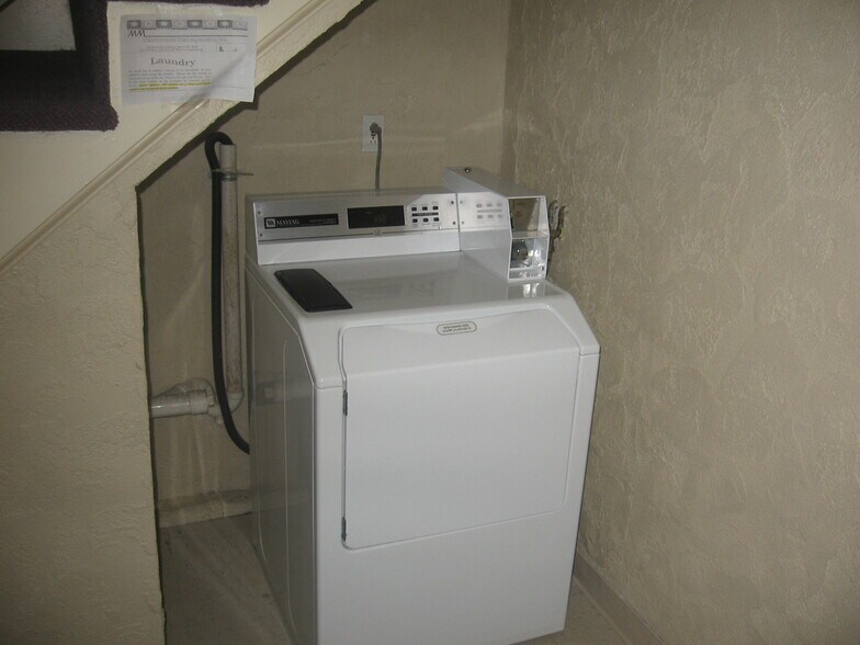 Laundry - 65 Woodlawn Ave