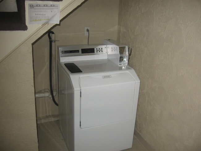 Laundry - 65 Woodlawn Ave