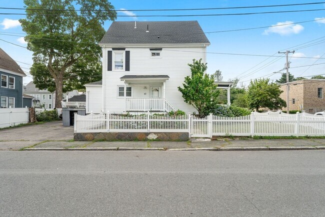 Building Photo - 47 Clinton St