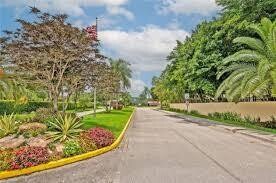 Building Photo - 9301 Lime Bay Blvd