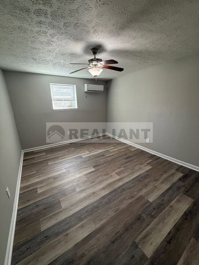 Building Photo - 2082 Fairmont Ct