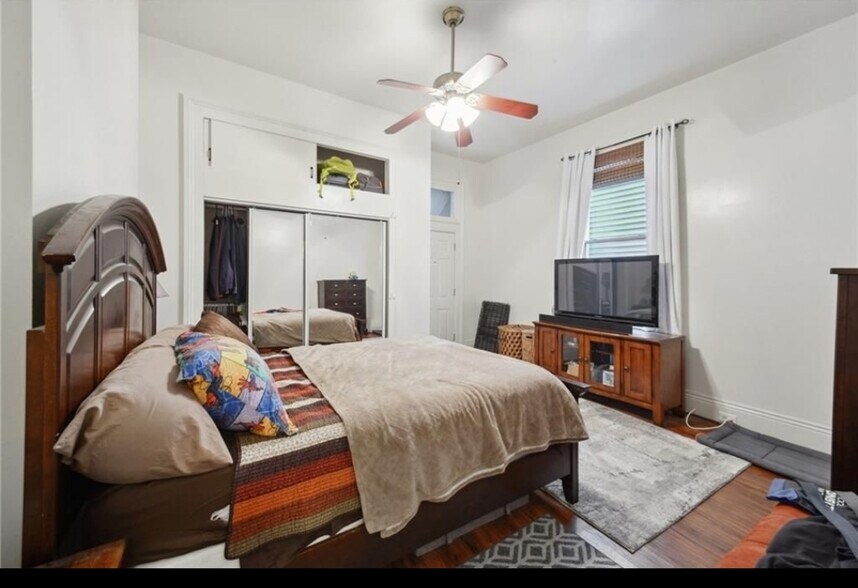 Building Photo - 806 Valmont St