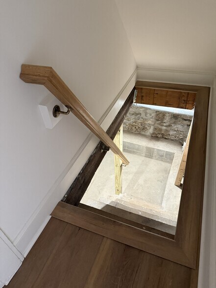 Building Photo - 678 Mohawk St