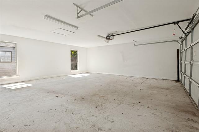 Building Photo - 527 Ravenwood Dr