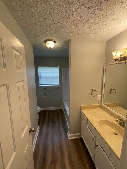 Building Photo - 634 Maple Top Dr