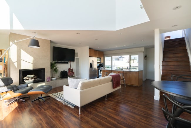 Building Photo - 6672 Vista Del Mar