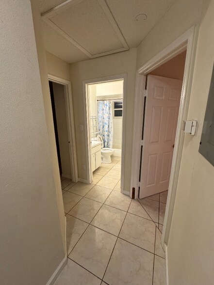 Building Photo - 2365 Harbor Town Dr