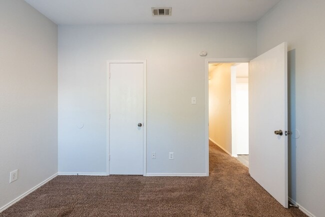 Building Photo - Spacious 4-Bedroom Home with Private Fenced Yard in Fort Worth