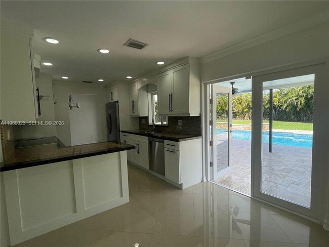 Building Photo - 4960 SW 119th Ave