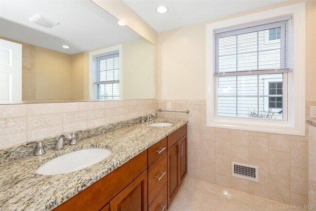 Building Photo - 16 Grand Blvd