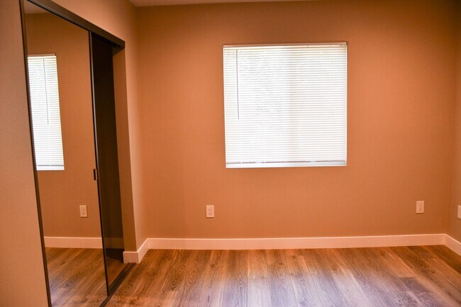 Building Photo - Orange (874-826) North