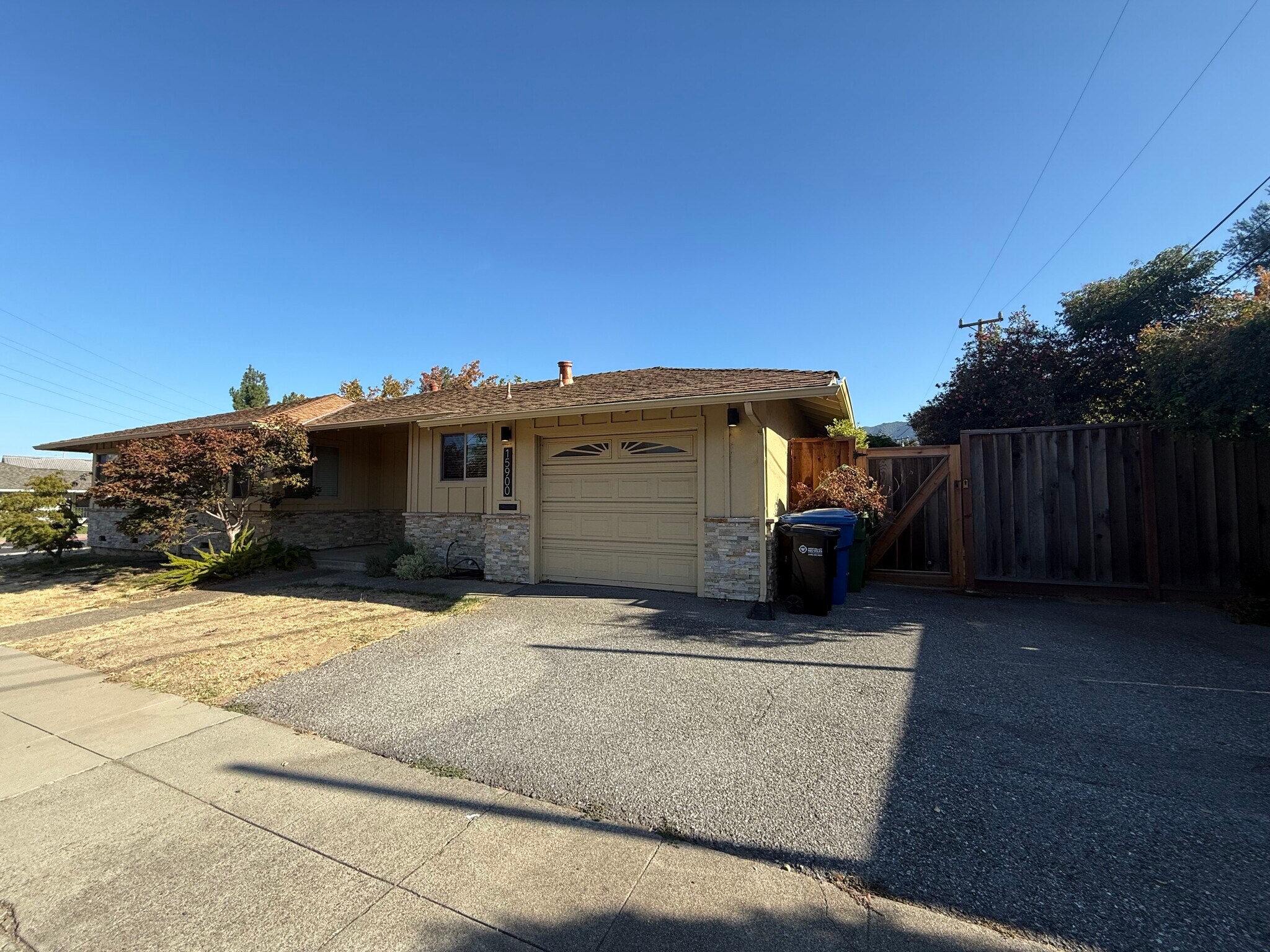 Building Photo - 15900 Los Gatos Almaden Rd