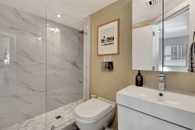 Building Photo - 834 Ocean Dr