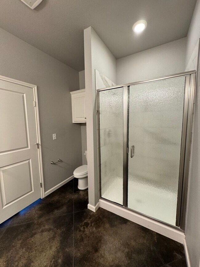 Building Photo - Located in Beacon Pointe!!!4bedrooms 2bathrooms 2 car garage NEWer Build 2025